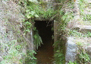 弥勒池石穴の写真