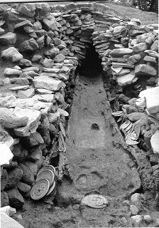 発掘当時の黒塚古墳竪穴式石室の写真