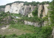 竜山石採石場