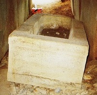 奈良県小谷古墳石棺写真（７世紀前半）